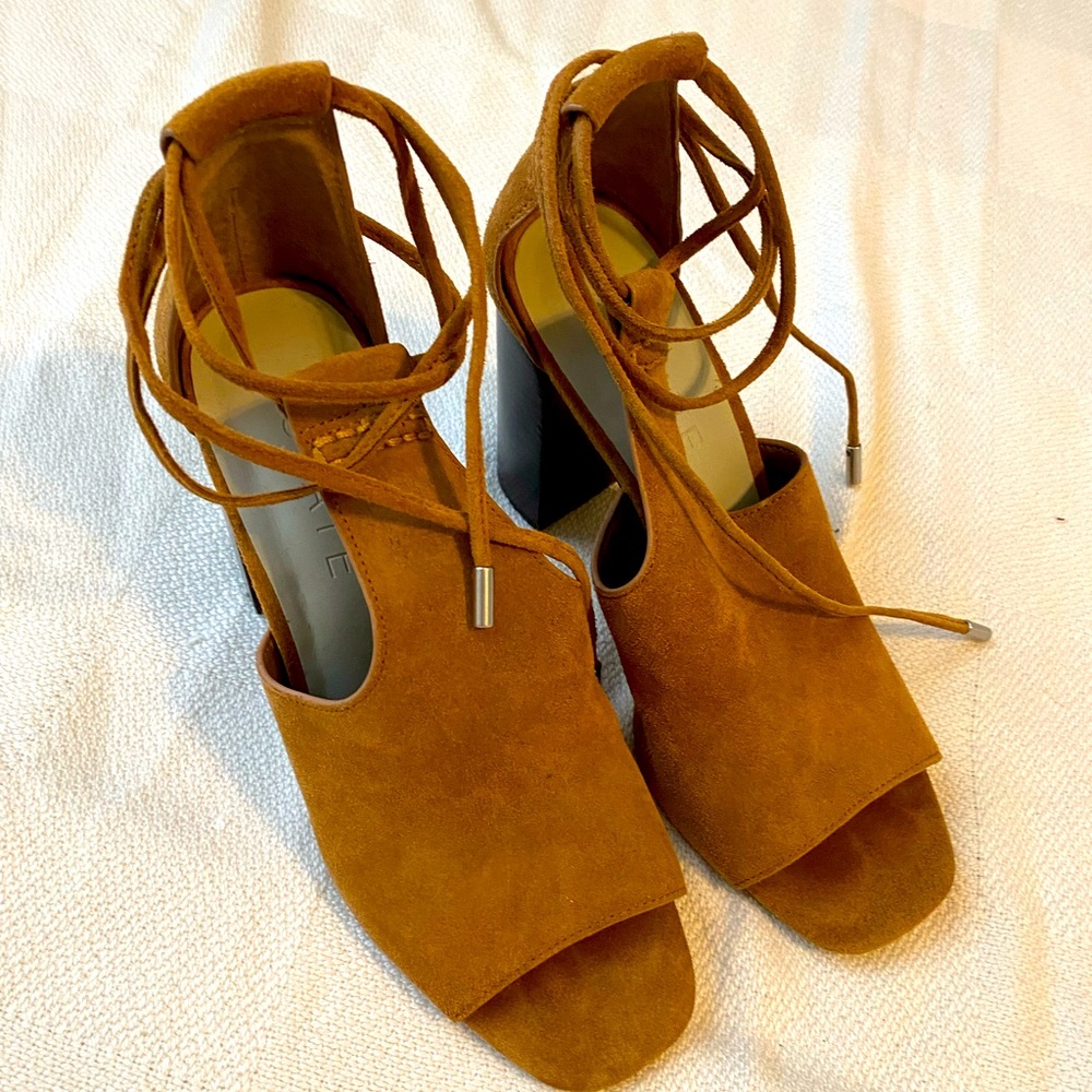 1 State Camel Heels